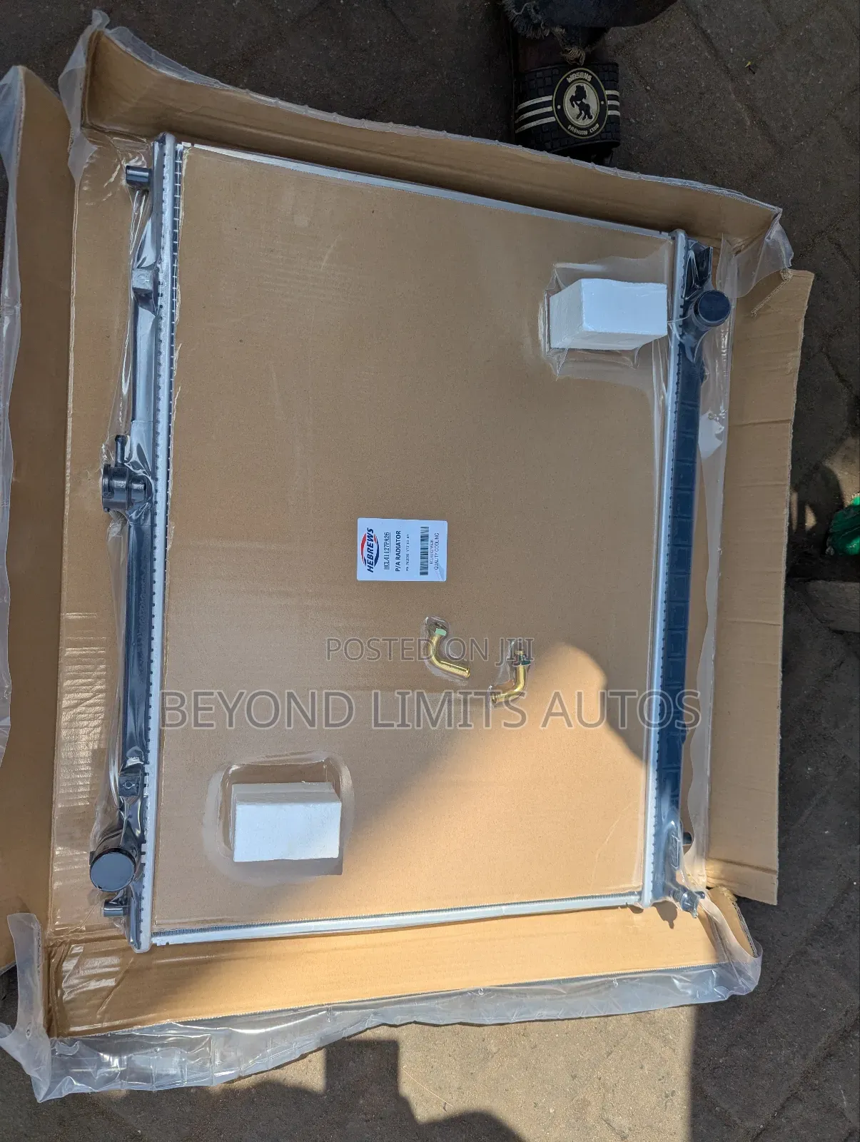 Mitsubishi Pajero 2009,2010,2011,2012,2013,2014 Radiator / Water Tank
