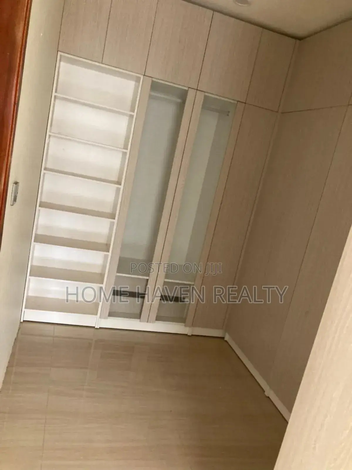 5bdrm House in West Hills Mall for sale