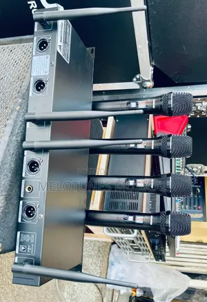 Shure Am-401 4in1 Professional 4 Channel Uhf Wireless Microphone
