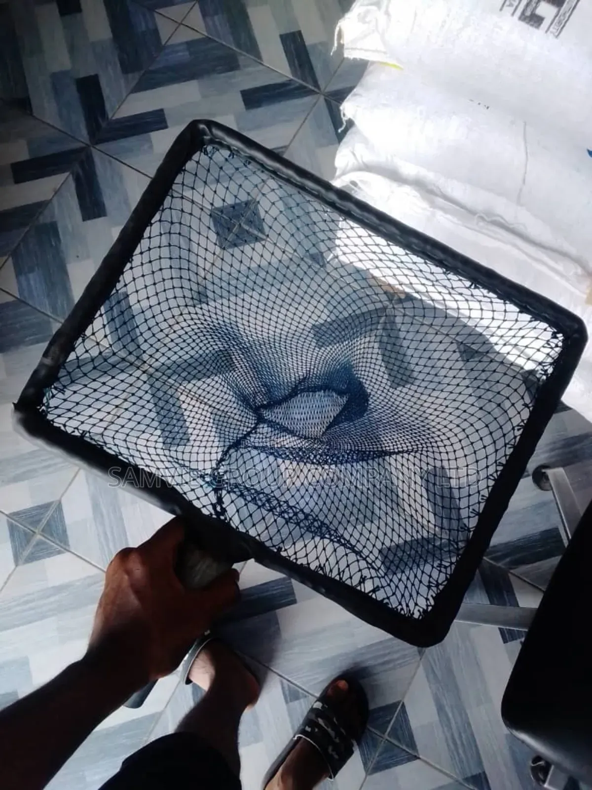 Hard Metal Fish Scoopnet With a Removable Bar