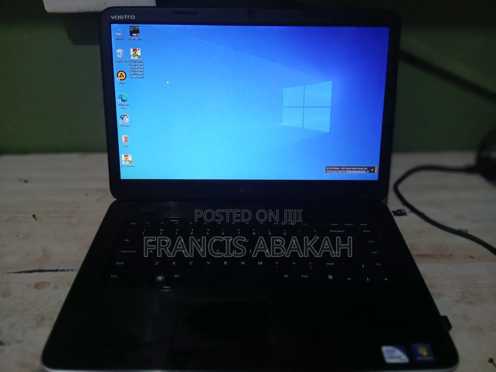 Laptop Dell Vostro 2520 4GB Intel Celeron SSD 128GB