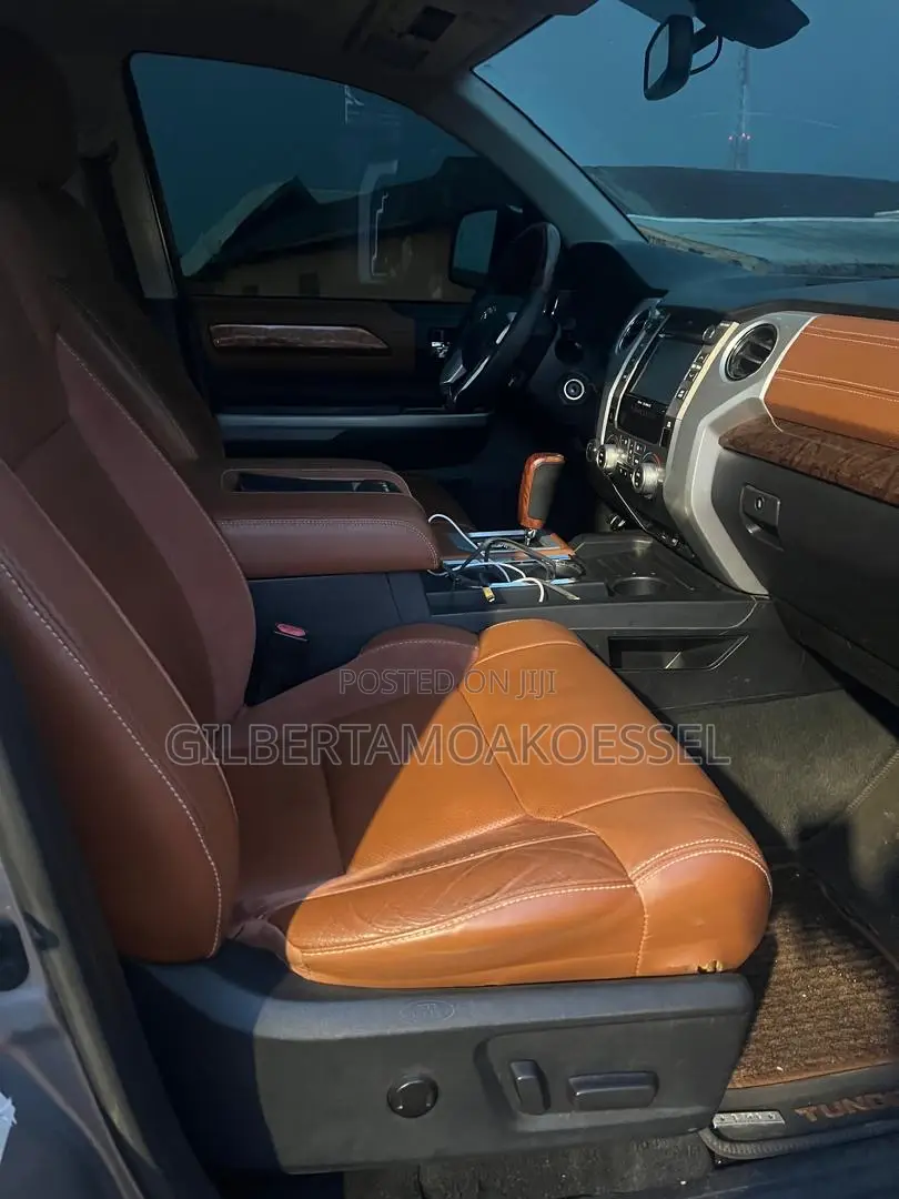 Toyota Tundra 1794 5.7L V8 4x4 CrewMax 5.6 ft. box 145.7 in. WB 2019