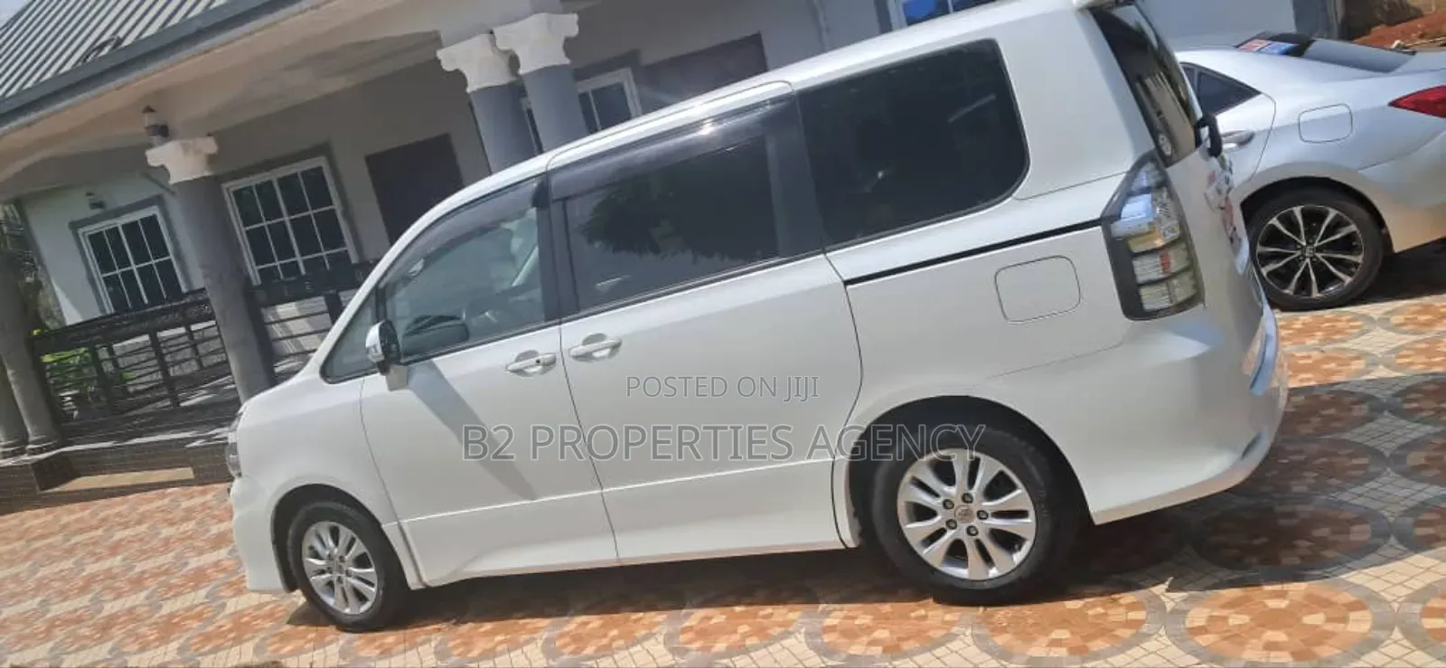 Toyota Voxy 2013 White