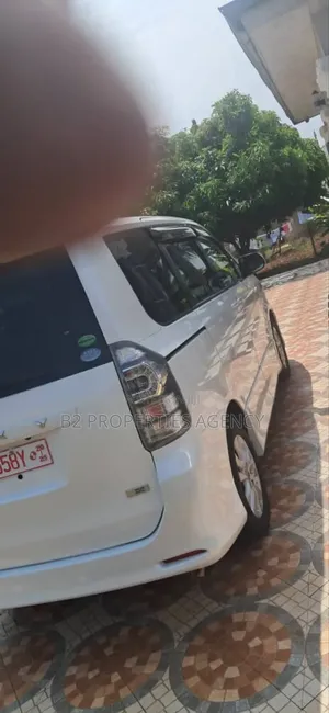 Toyota Voxy 2013 White