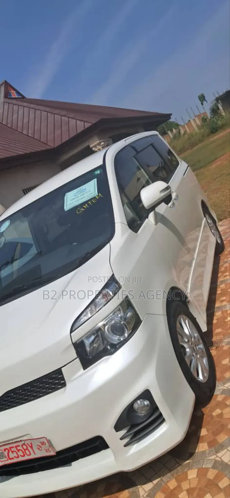 Toyota Voxy 2013 White