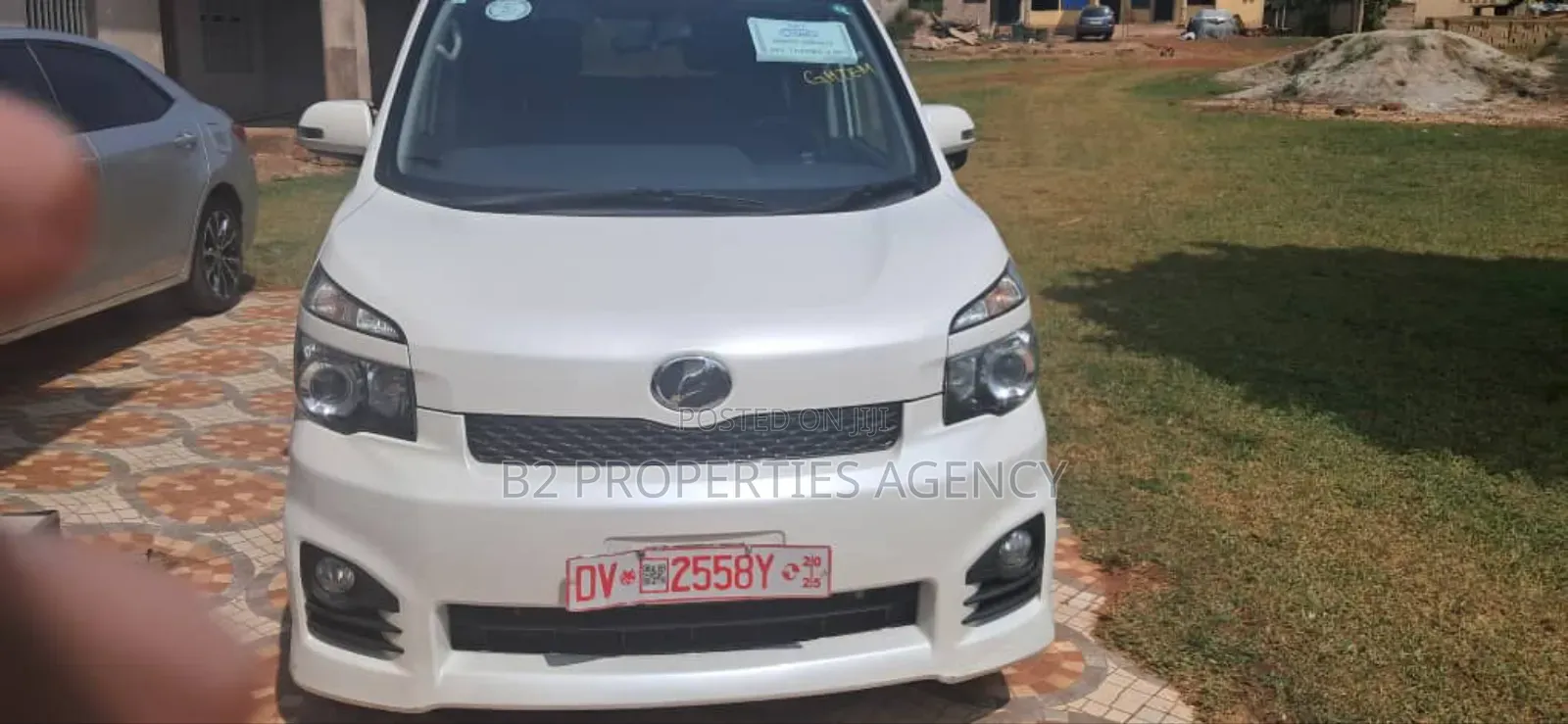 Toyota Voxy 2013 White