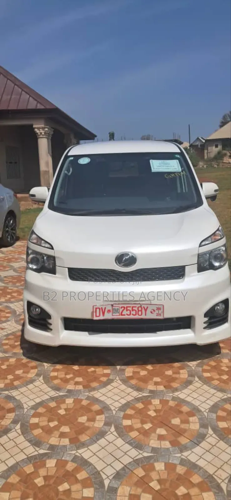 Toyota Voxy 2013 White