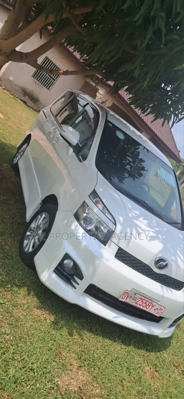 Toyota Voxy 2013 White