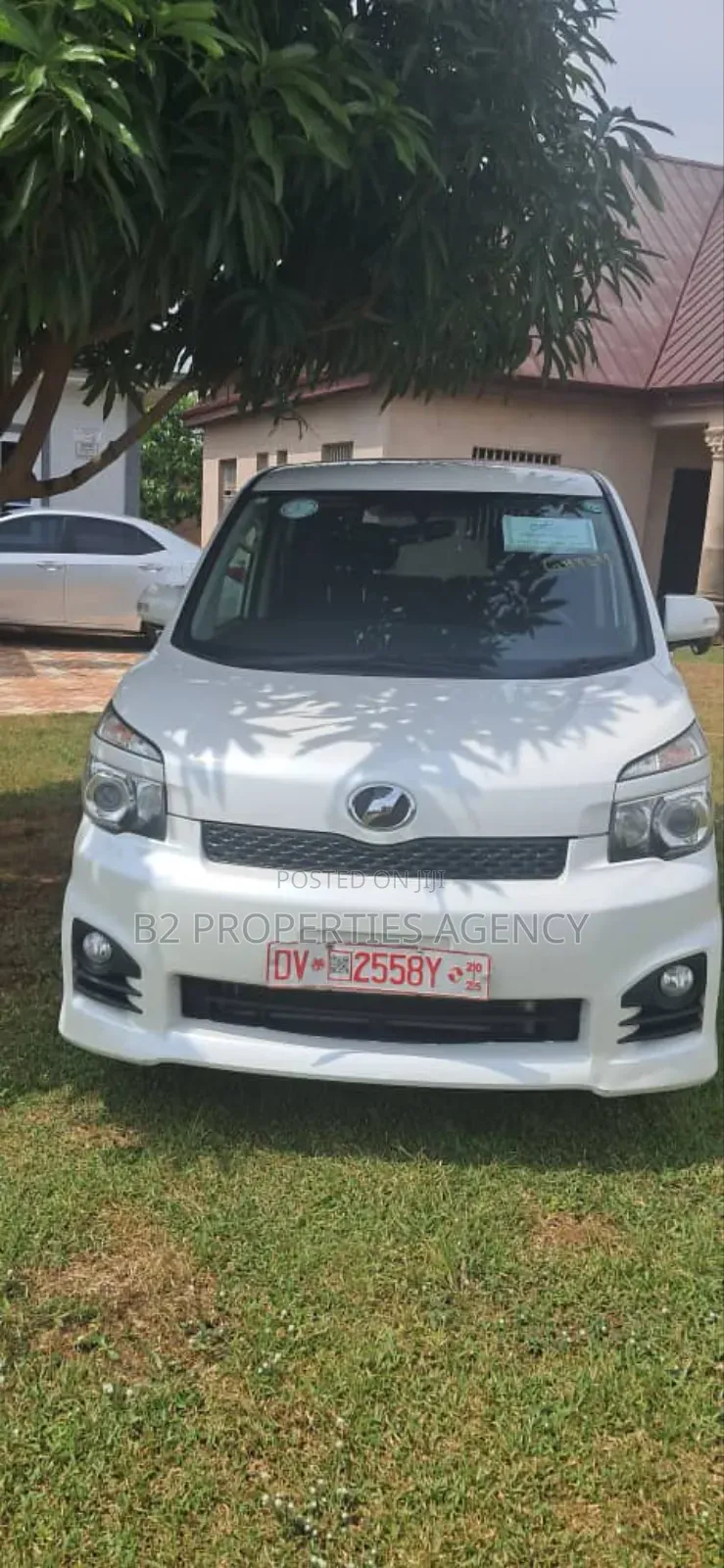 Toyota Voxy 2013 White