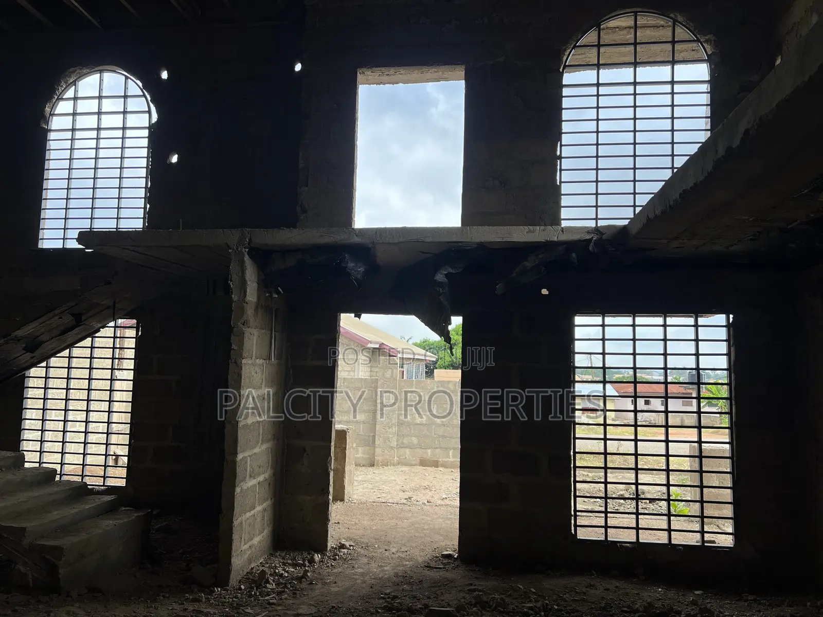 5bdrm House in Ejisu-Avenue 15 Area for sale