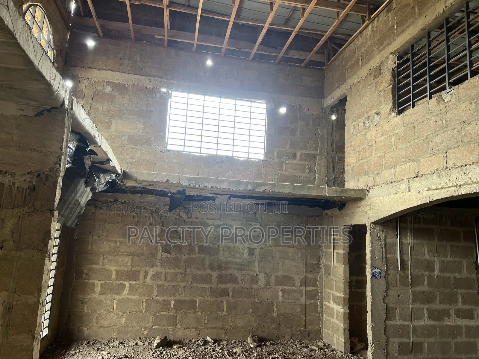 5bdrm House in Ejisu-Avenue 15 Area for sale