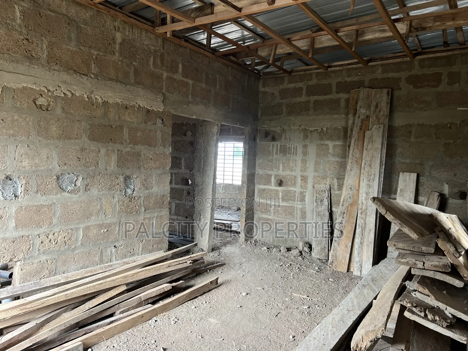 5bdrm House in Ejisu-Avenue 15 Area for sale