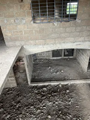 5bdrm House in Ejisu-Avenue 15 Area for sale