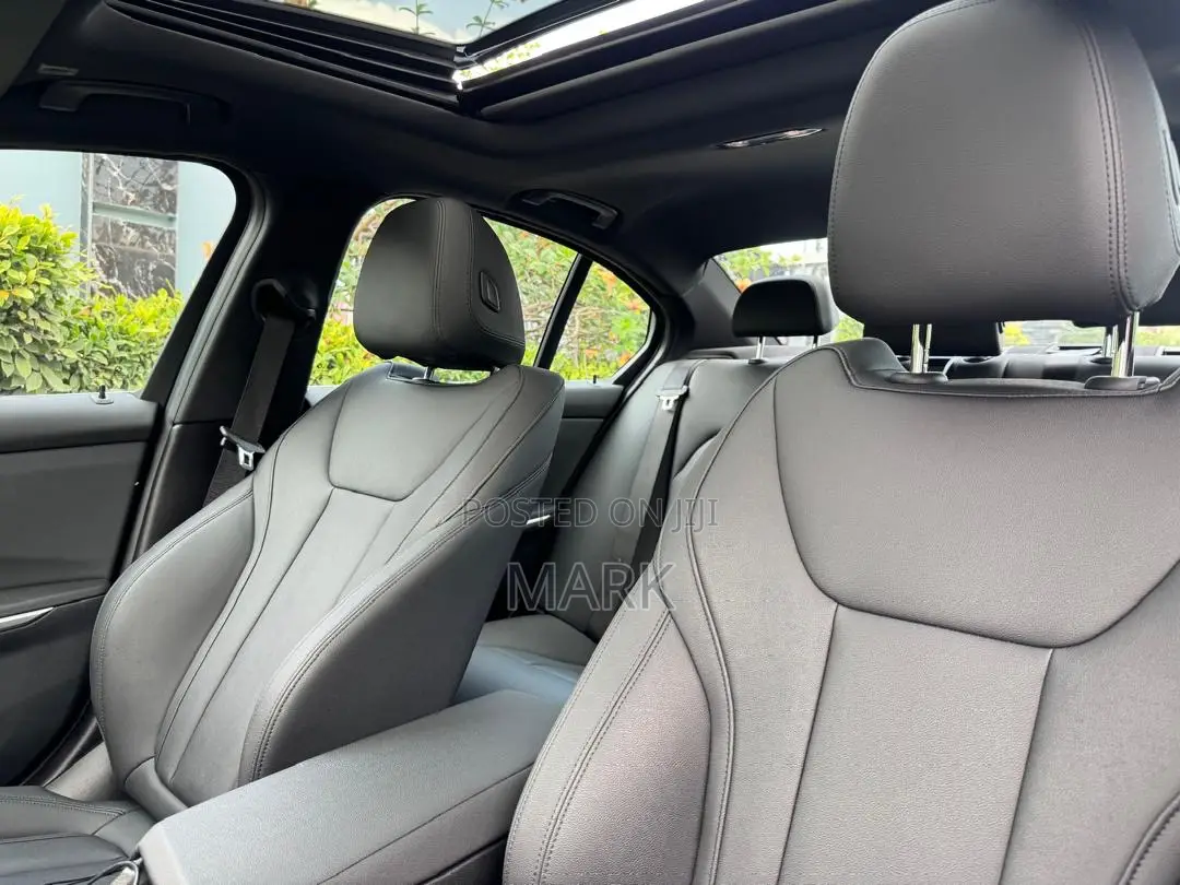 BMW 330i 2021 Blue
