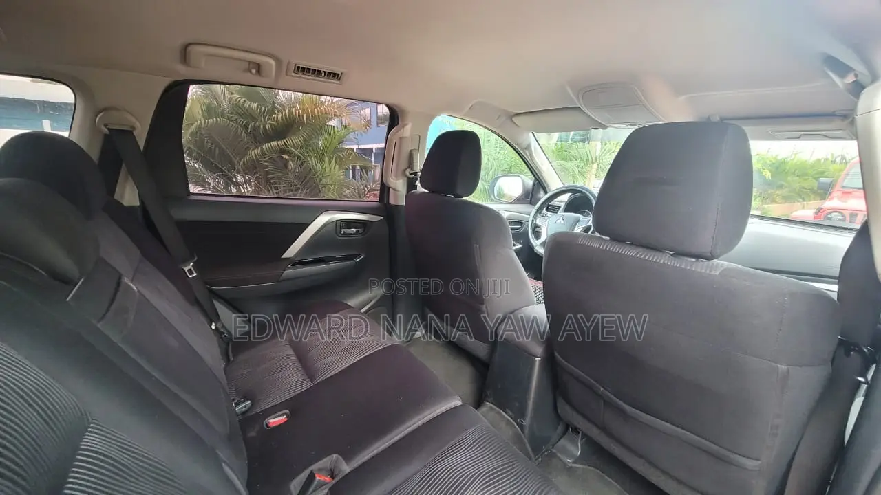 Mitsubishi Pajero Sport 2021 Silver