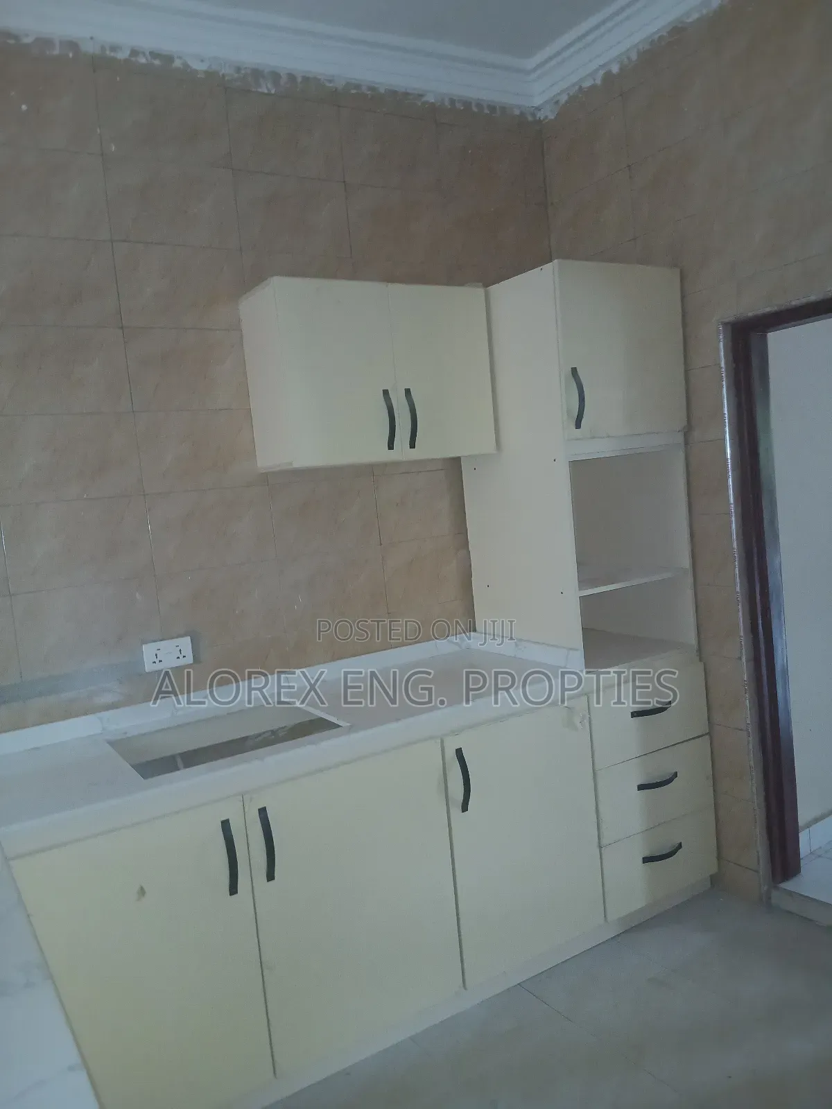 3bdrm Apartment in Rowi, Adenta for rent