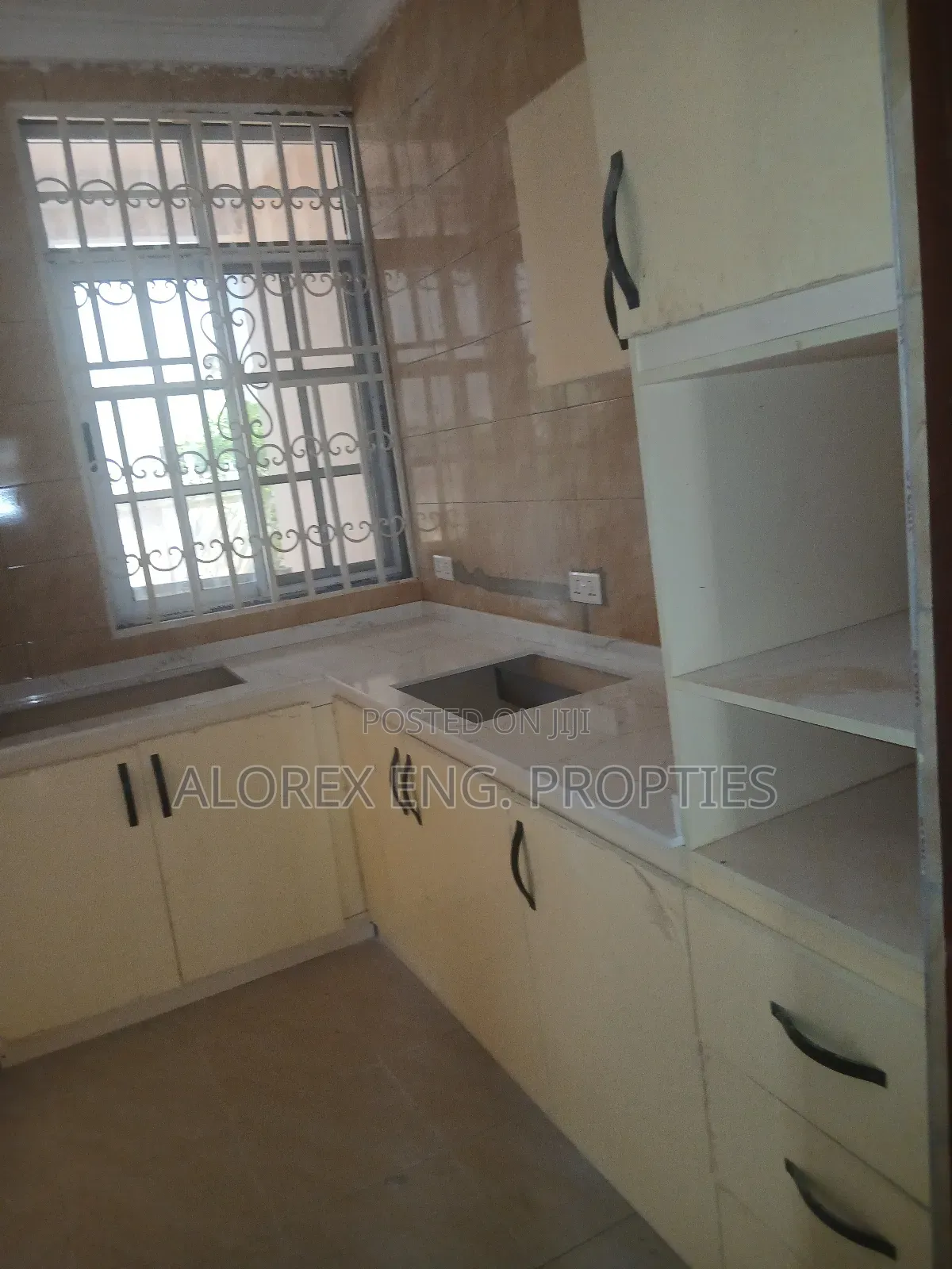 3bdrm Apartment in Rowi, Adenta for rent