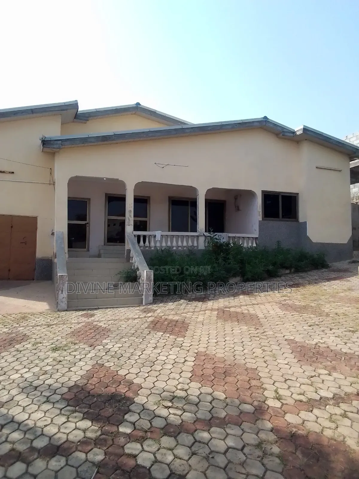 6bdrm House in Gbawe Bulemin for sale