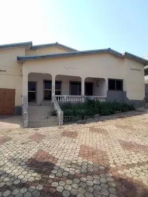 6bdrm House in Gbawe Bulemin for sale