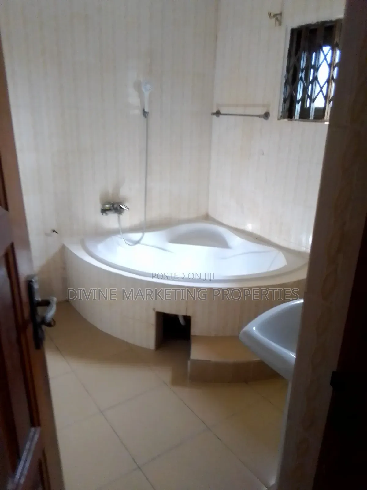 6bdrm House in Gbawe Bulemin for sale