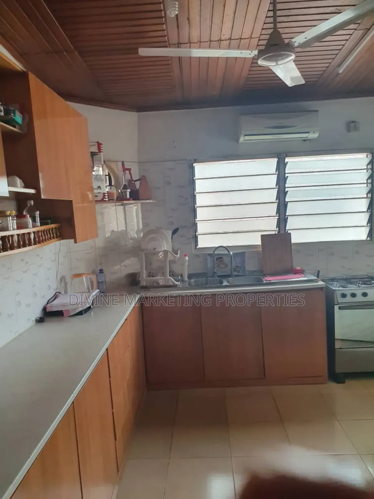 6bdrm House in Dzorwulu for sale