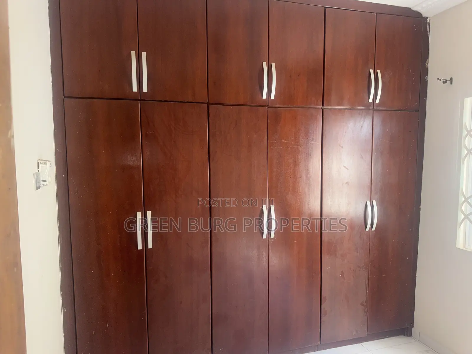 3bdrm Townhouse / Terrace in Green, East Legon for rent