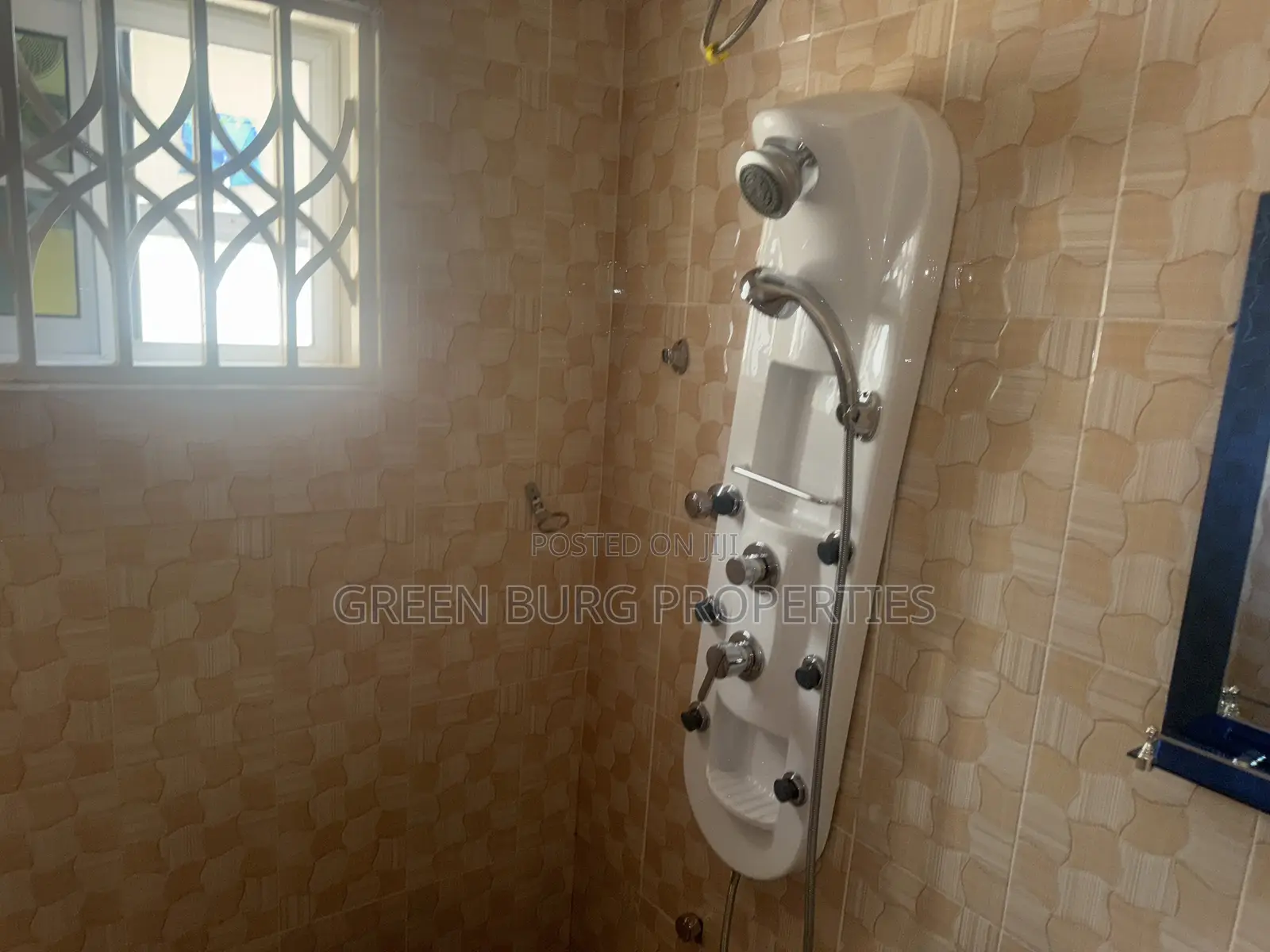 3bdrm Townhouse / Terrace in Green, East Legon for rent