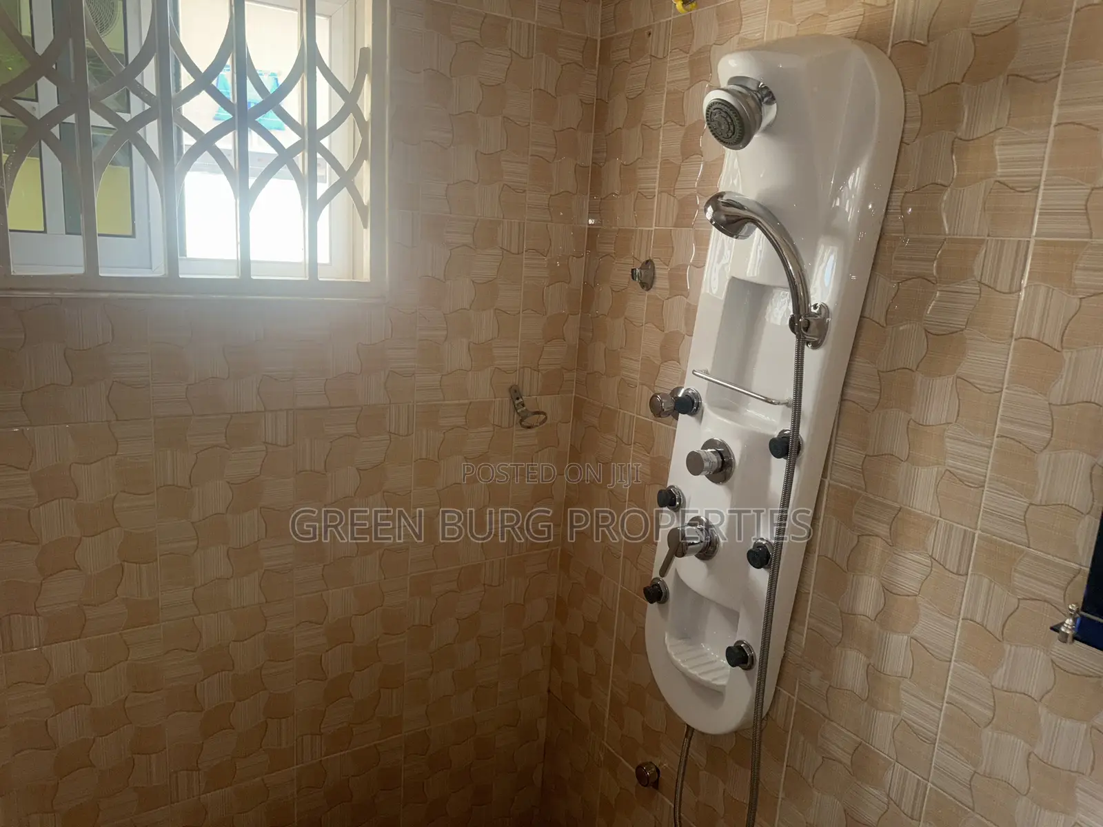 3bdrm Townhouse / Terrace in Green, East Legon for rent