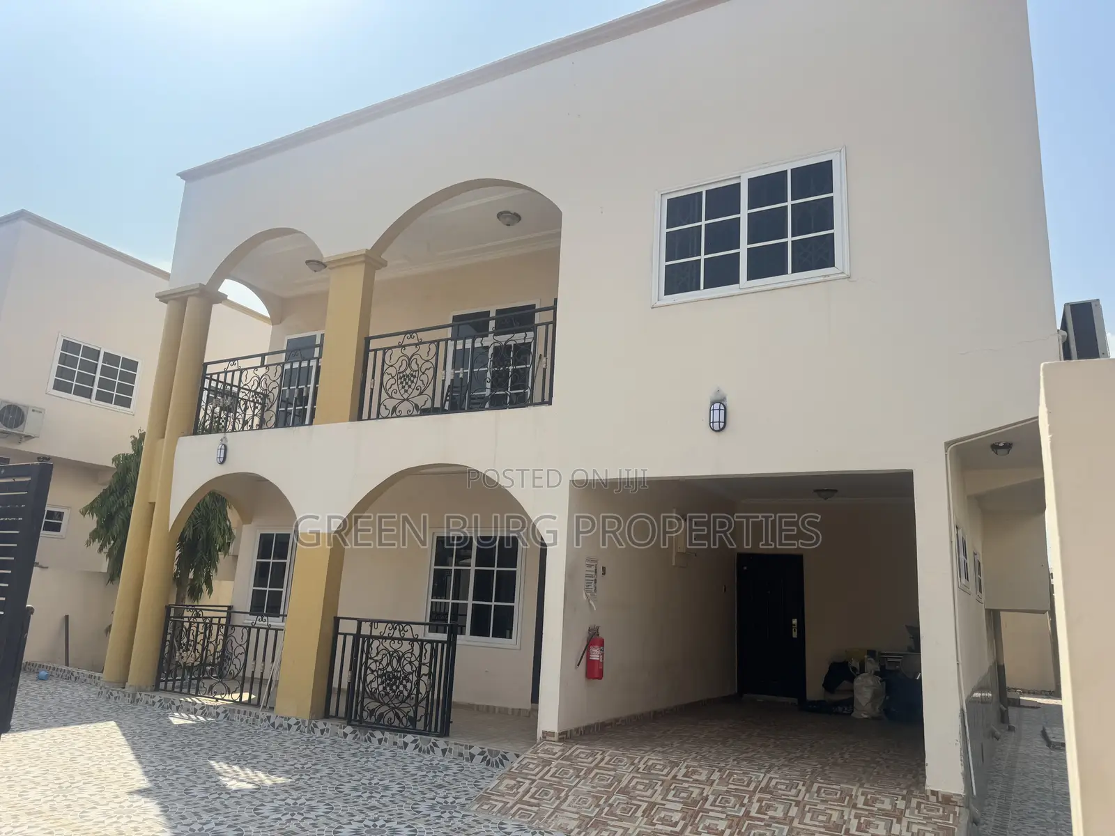 3bdrm Townhouse / Terrace in Green, East Legon for rent