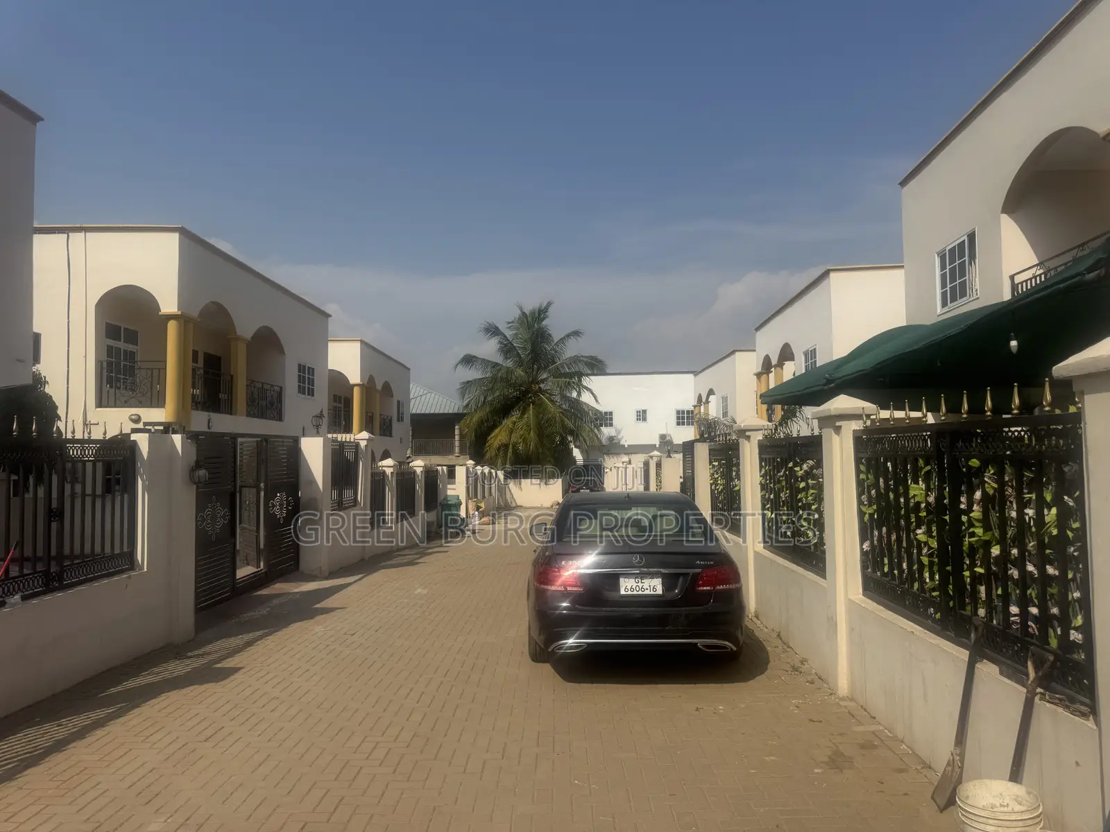 3bdrm Townhouse / Terrace in Green, East Legon for rent