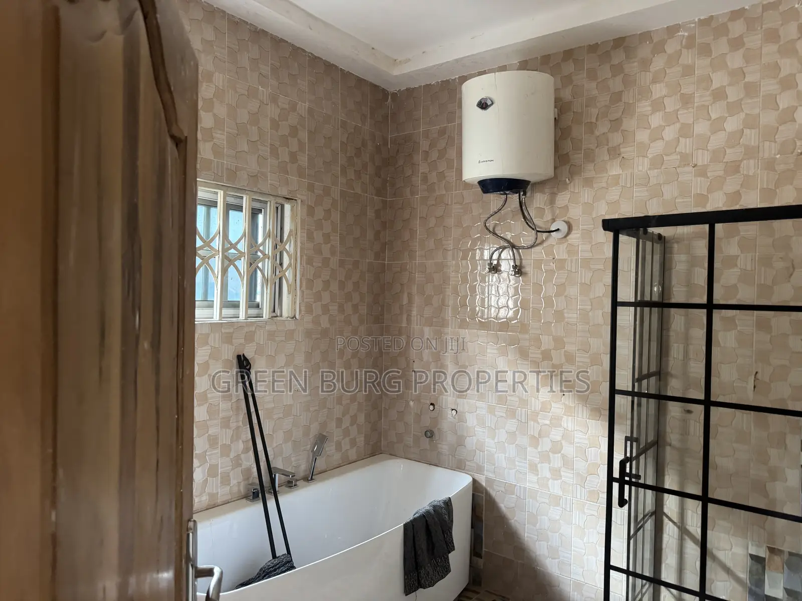 3bdrm Townhouse / Terrace in Green, East Legon for rent