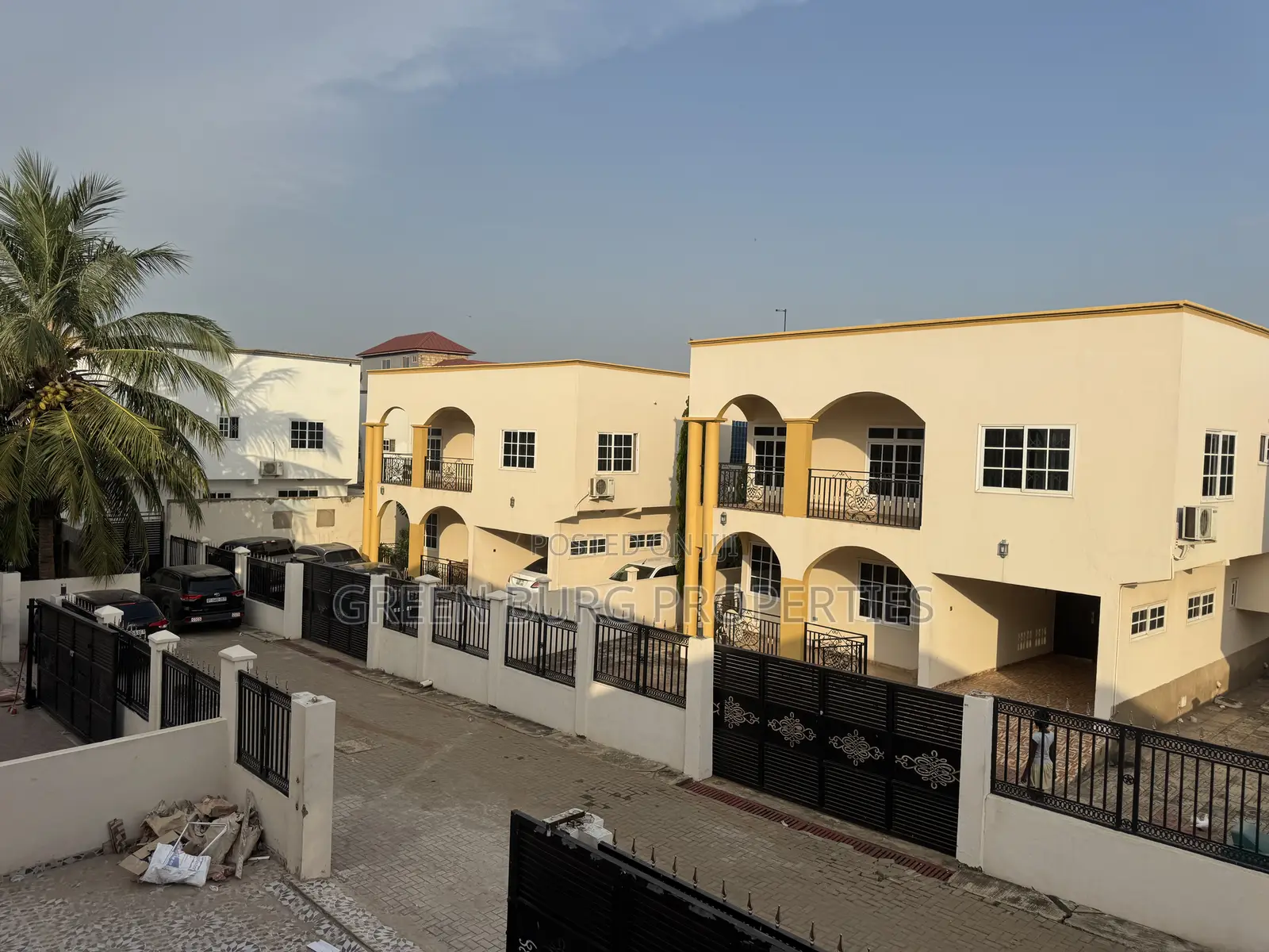 3bdrm Townhouse / Terrace in Green, East Legon for rent