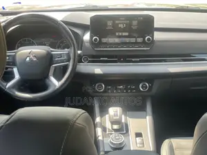 Mitsubishi Outlander SE 2022 Black