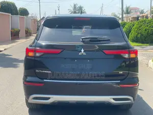 Mitsubishi Outlander SE 2022 Black