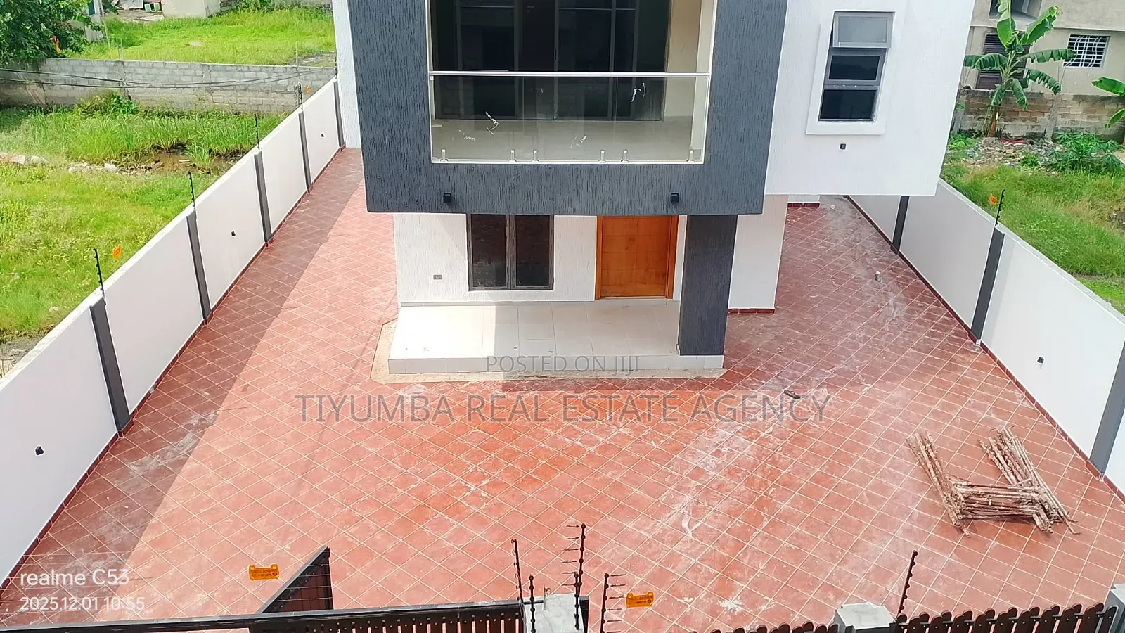 5bdrm Duplex in Tiyumba Agency, Haatso for sale