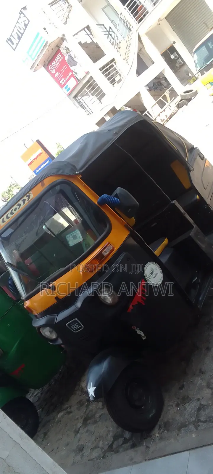 Bajaj RE 2022 Black