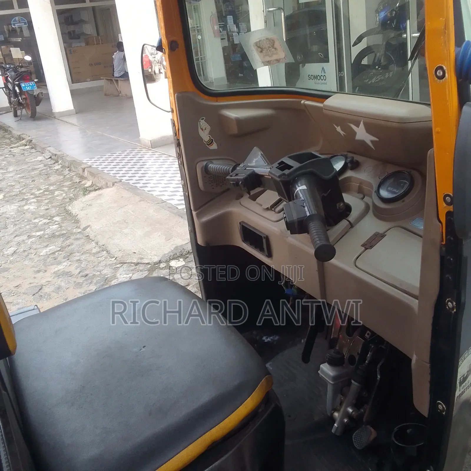 Bajaj RE 2022 Black