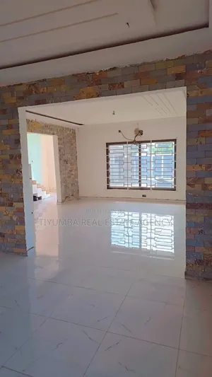 4bdrm Duplex in Tiyumba Agency., Haatso for sale