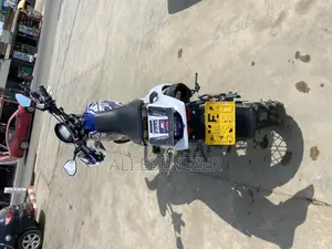 Yamaha 1999 White
