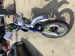 Yamaha 1999 White