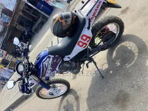 Yamaha 1999 White