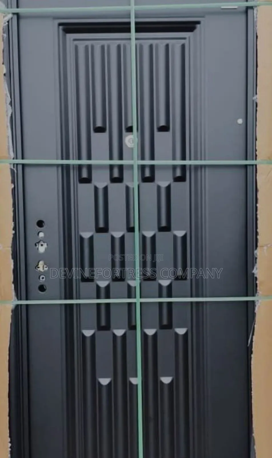 Black and Heavy Single Door With Keys