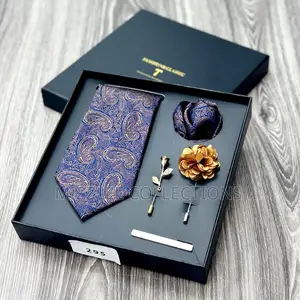 Classic Tie Set With Broach