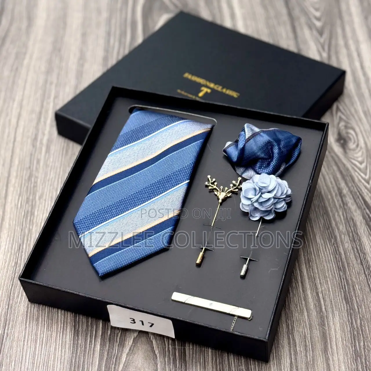 Classic Tie Set With Broach