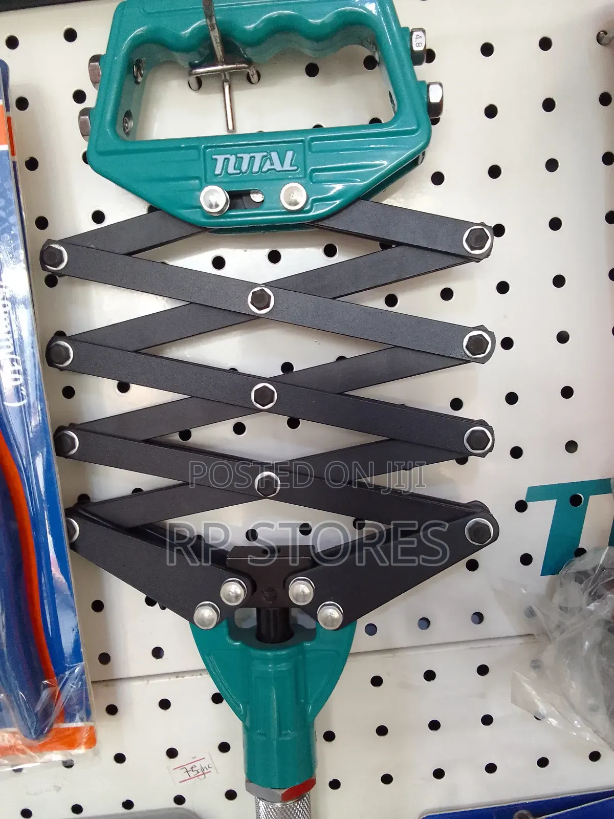 Total Folding Hand Riveter 32"
