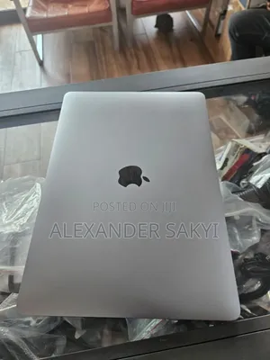 Laptop Apple MacBook Pro 2020 16GB Intel Core I7 SSD 512GB