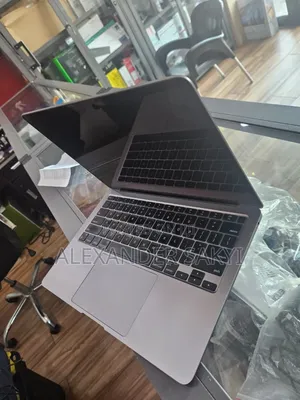 Laptop Apple MacBook Pro 2020 16GB Intel Core I7 SSD 512GB