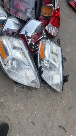 Nissan Versa/Tiida Headlight 2007,2008,2009,2010,2011,2012
