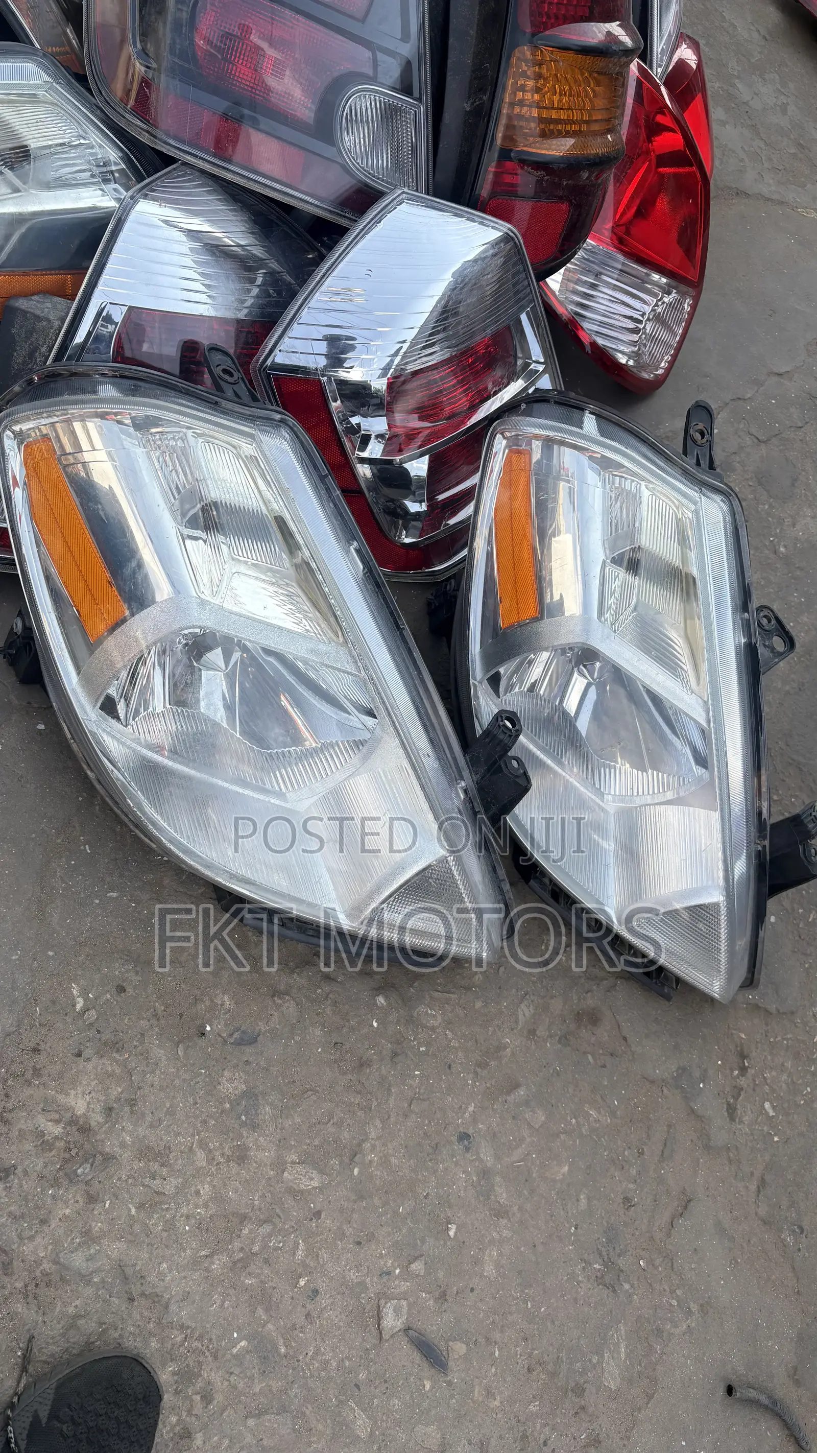 Nissan Versa/Tiida Headlight 2007,2008,2009,2010,2011,2012