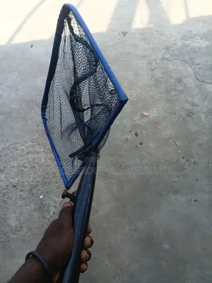 Hard Metal Fish Scoopnet With a Removable Bar